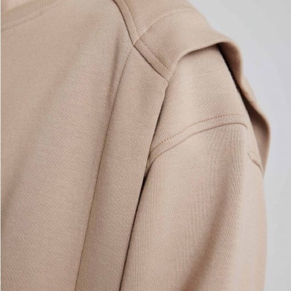 Dept. Anonym Expandable Camel Sweatshirt - Picture 4 of 10